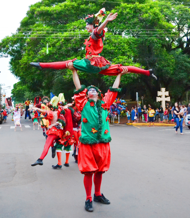 Desfile Encanto e Prenúncio dos Anjos encerram participação